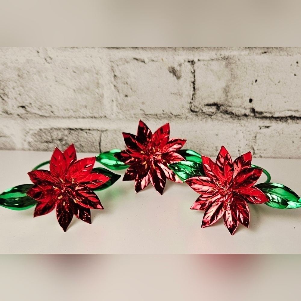 Vintage Tin Poinsettia Napkin Rings Set of 12 Red Green Christmas Table Decor - Picture 2 of 10